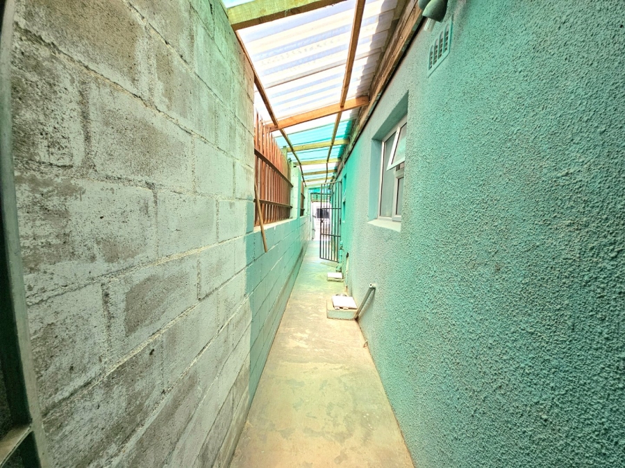 3 Bedroom Property for Sale in Roosendal Western Cape